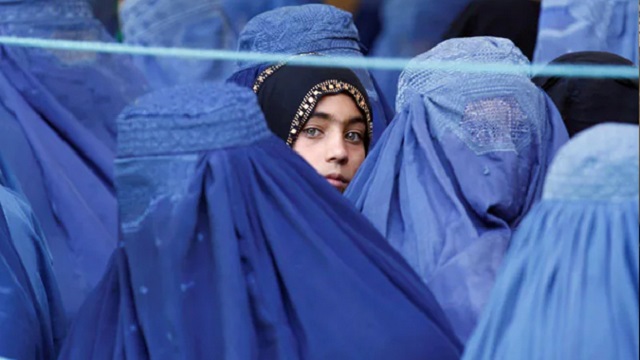  বিধি-নিষেধের বেড়াজালে আফগান নারীরা   