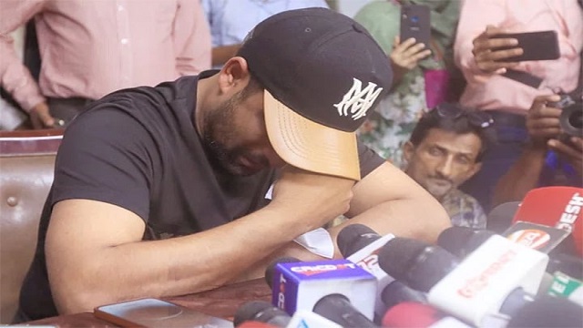 অশ্রুসিক্ত নয়নে আন্তর্জাতিক ক্রিকেটকে বিদায় জানালেন তামিম