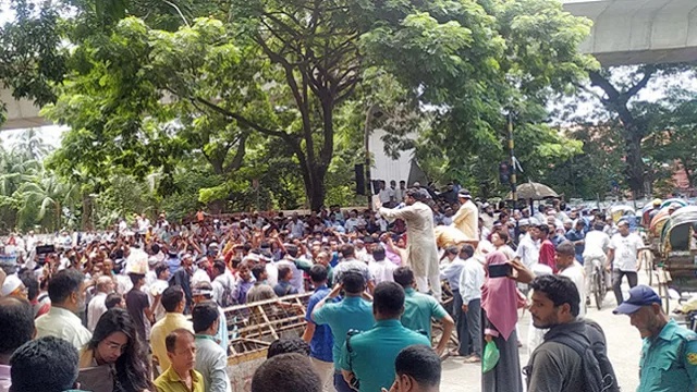 জাতীয়করণের দাবিতে চলছে শিক্ষকদের আন্দোলন, তীব্র যানজট