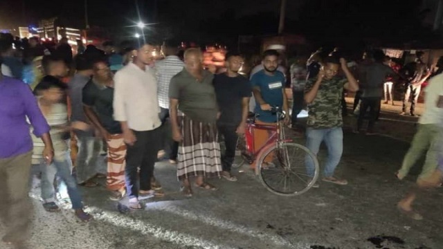 কাভার্ডভ্যানের ধাক্কায় স্বামী-স্ত্রী নিহত