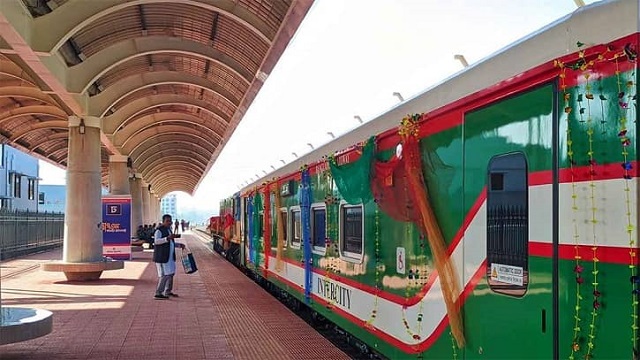 কক্সবাজার থেকে ঢাকায় ছুটলো প্রথম ট্রেন