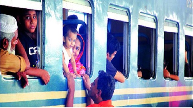 ট্রেনে ঈদযাত্রা শুরু, প্রথম দিনই শিডিউল বিপর্যয়