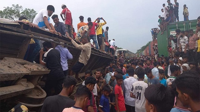 ভৈরবে ভয়াবহ ট্রেন দুর্ঘটনা, ১৫ মরদেহ উদ্ধার