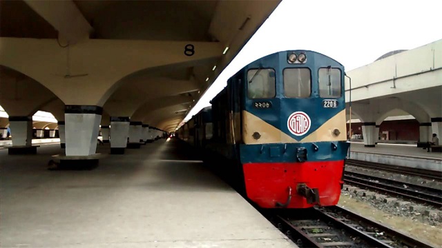 ঢাকার সঙ্গে সারা দেশের ট্রেন চলাচল বন্ধ