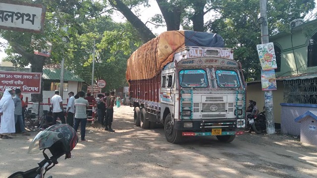হিলি স্থলবন্দরে আমদানি-রপ্তানি শুরু