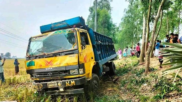 পার্বতীপুরে ট্রাকচাপায় নিহত ২