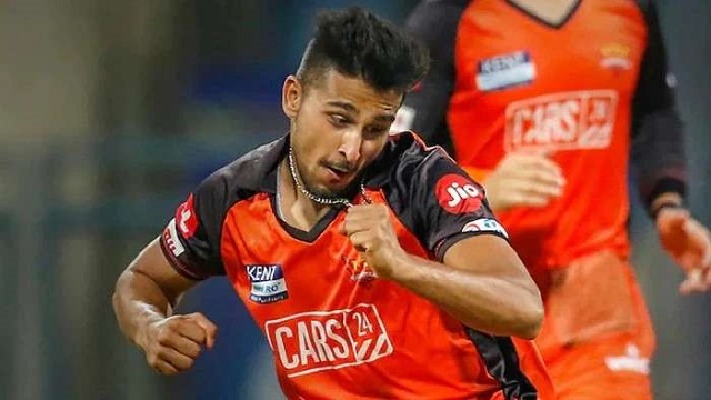 আইপিএলে ১৫৭ কিমি গতিতে বল করলেন উমরান