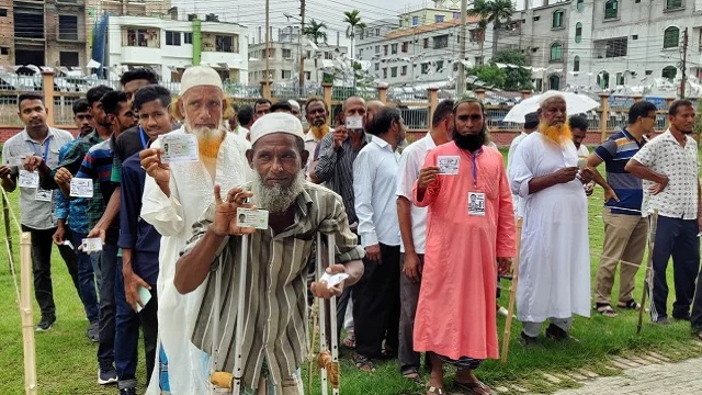 বরিশাল ও খুলনা সিটি করপোরেশন নির্বাচনে চলছে ভোট লড়াই