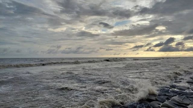 ৪ সমুদ্রবন্দরে ৩ নম্বর সতর্ক সংকেত
