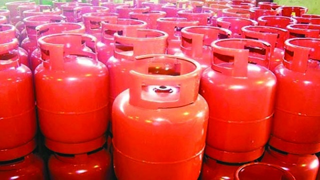 ১২ কেজি সিলিন্ডার গ্যাস এখন ১২৩২ টাকা