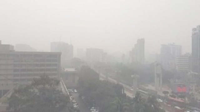 ঘন কুয়াশার চাঁদরে আচ্ছন্ন রাজধানী 