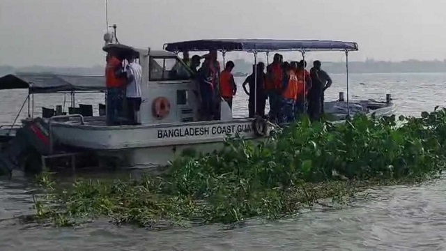 মেঘনায় ট্রলারডুবি: এক শিশুর মরদেহ উদ্ধার, এখনও নিখোঁজ ৪