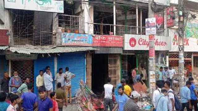 উখিয়ায় গরুর কথা বলে  বিক্রি হচ্ছে অসুস্থ ঘোড়ার মাংস
