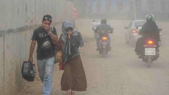 দূষিত শহরের তালিকায় ফের শীর্ষে ঢাকা
