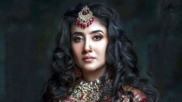 ২৫ বছরের বড় অভিনেতার সঙ্গে বিয়ের পিঁড়িতে বসছেন দেবলীনা দত্ত!  