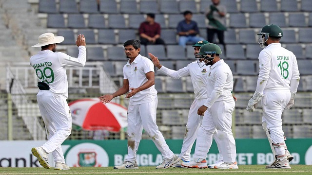 একশ’র আগে ৬ উইকেট হারাল নিউজিল্যান্ড