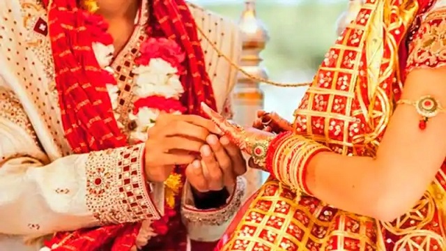  ‘ইচ্ছের বিরুদ্ধে বিয়ে’ বাবার গলায় ছুরি চালালেন বিয়ের কনে