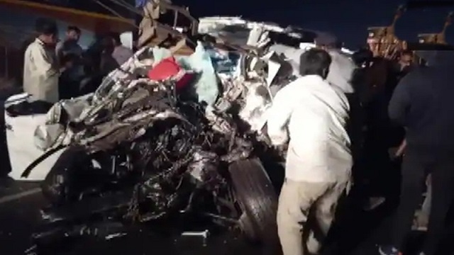 ভারতে দুই বাসের মুখোমুখি সংঘর্ষে নিহত ৯