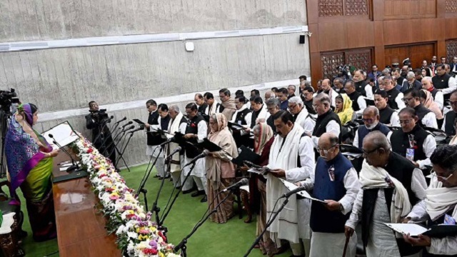 শপথ নিলেন আওয়ামী লীগ ও স্বতন্ত্রের নবনির্বাচিত এমপিরা