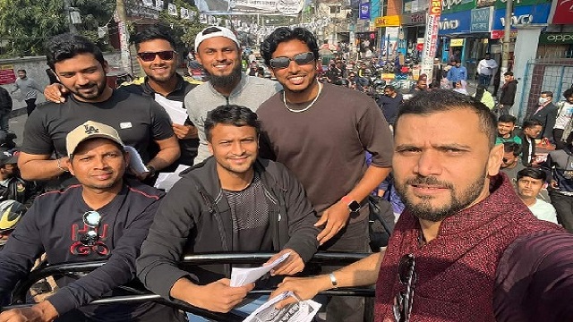 সাকিবের নির্বাচনী প্রচারণায় মাশরাফী