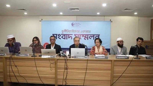 বাস থেকে বছরে চাঁদাবা‌জি ১০৫৯ কোটি টাকা