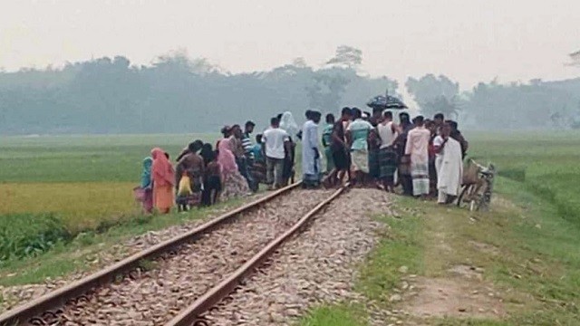 বিজয় এক্সপ্রেসে কাটা পড়ে ঝড়লো দুই যুবকের প্রাণ!