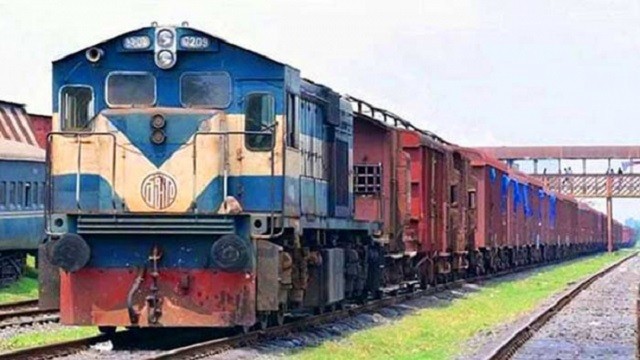 স্বল্প দূরত্বের ট্রেন চলাচল বন্ধ