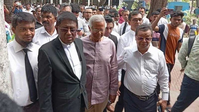 অভিশপ্ত জীবনের অংশ হিসেবে লোহার খাঁচায় দাঁড়াতে হলো