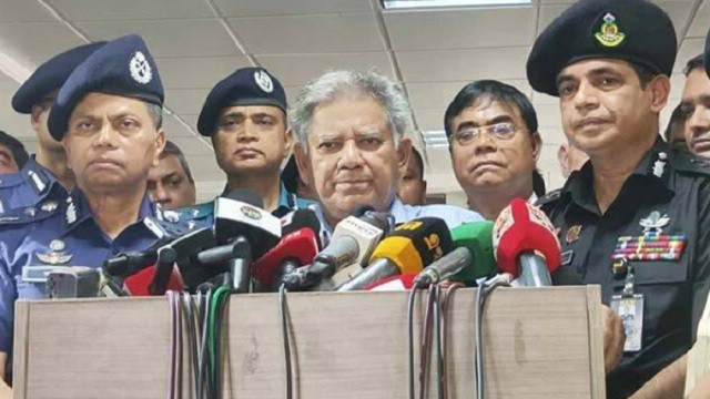 চাটুকারিতা করলে মিডিয়া বন্ধ করে দেওয়া হবে: স্বরাষ্ট্র উপদেষ্টা