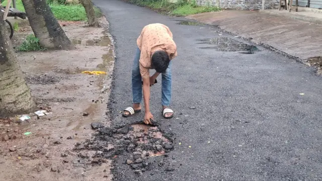 হাতের টানেই উঠে যাচ্ছে কার্পেটিং