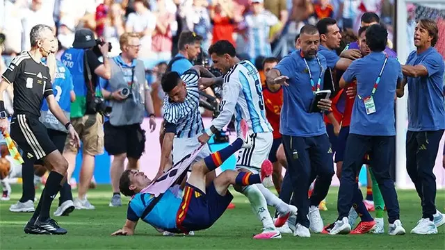 খেলা শেষেও লাল কার্ড পেয়ে কলংকিত আর্জেন্টিনা