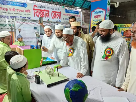 ক্ষুদে শিক্ষার্থীদের উদ্ভাবনী প্রকল্পে প্রাণবন্ত বিজ্ঞান মেলা