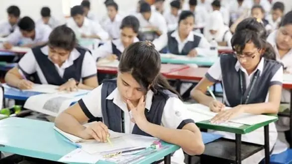 HSC, equivalent exams begin with unified question papers