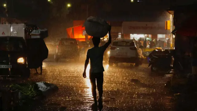 Rain likely in Dhaka tonight, temperatures may fall