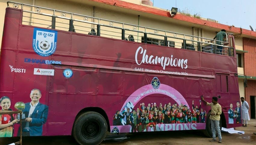 ছাদখোলা বাসে বাফুফে ভবনে আসবে সাবিনারা