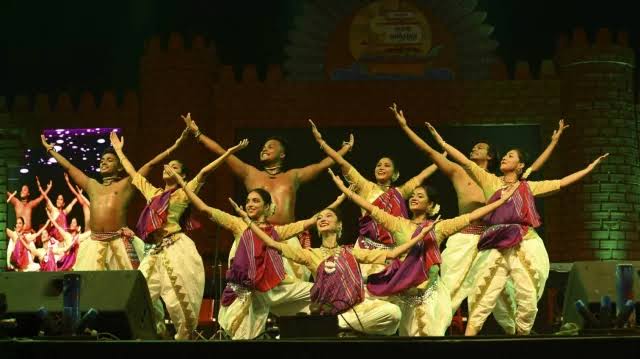Bangladesh dance troupe performs in Bali Yatra Festival in India