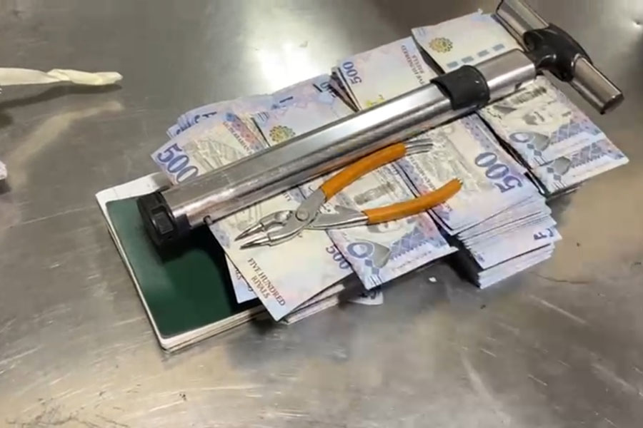 Man arrested with Saudi riyal worth Tk 29.3m at Ctg airport
