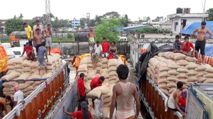 Traders are unwilling to import rice over fear of losses