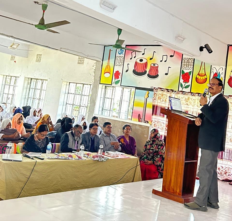 শ্রদ্ধামিশ্রিত ভালোবাসা আর সম্মান প্রদর্শনের মাধ্যমে প্রবীণ সেবায় এগিয়ে আসার আহ্বান