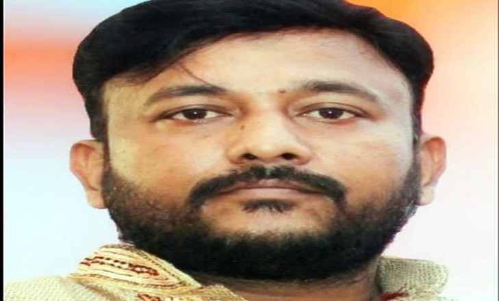 প্রশাসনের নাকের ডগায় প্রকাশ্যে ঘুরে বেড়াচ্ছে হত্যা মামলার আসামি বাবু ভূইয়া