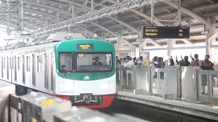 Govt exempts VAT on metro rail services