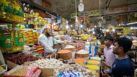 80 teams to monitor markets during Ramadan