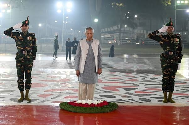 ভাষাশহীদদের প্রতি শ্রদ্ধা জানালেন প্রধান উপদেষ্টা