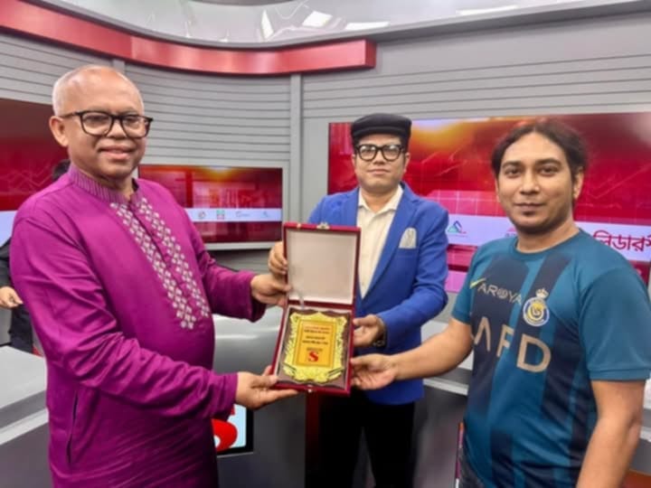 গণমাধ্যমে সন্মানিত হলেন হীড বাংলাদেশের আনোয়ার হোসেন