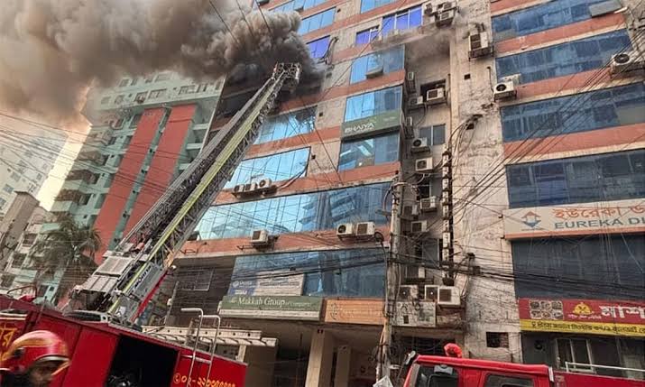 Fire at Zaman Tower in Dhaka's Purana Paltan doused