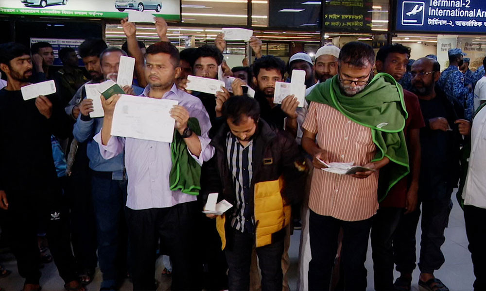 Expatriates claim Saudi deported them despite legal status