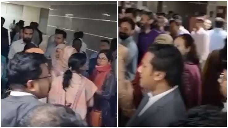 এনবিআর চেয়ারম্যানের কক্ষের সামনে কর্মকর্তাদের অবস্থান