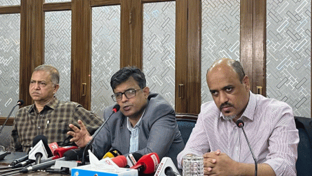 Govt in talks to appoint foreign operators at Ctg port