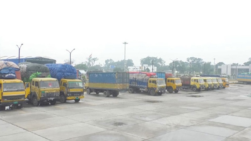 36 trucks stranded at Benapole after India halts imports