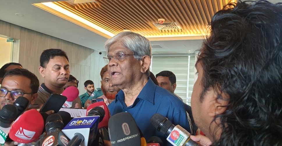 Govt considering DA for public sector employees: Finance adviser